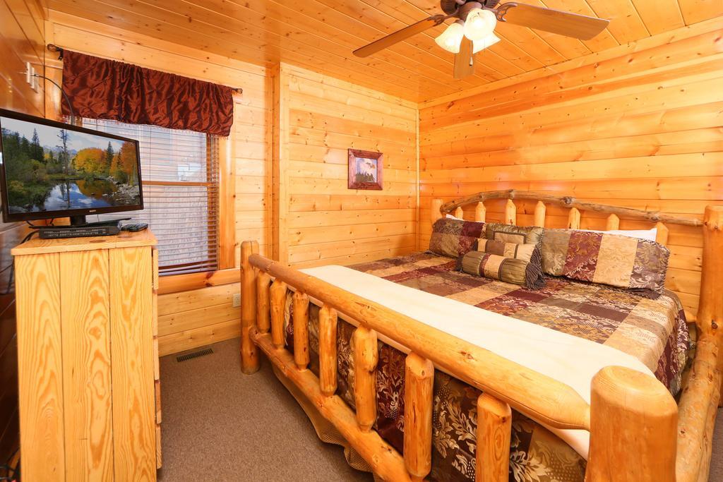 Rising Eagle Lodge - Eight Bedroom Pigeon Forge Exterior photo